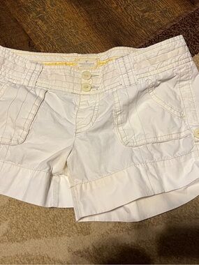 Vintage American Eagle Outfitters White High-Waist Women's Casual Shorts size 6